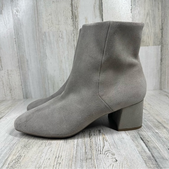 New Blondo Etana Waterproof Block Heel Round Toe Suede Bootie in Gray #323 - Picture 1 of 12